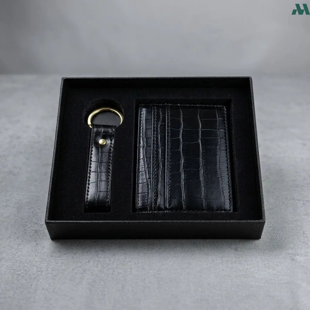Slim leather card holder detail