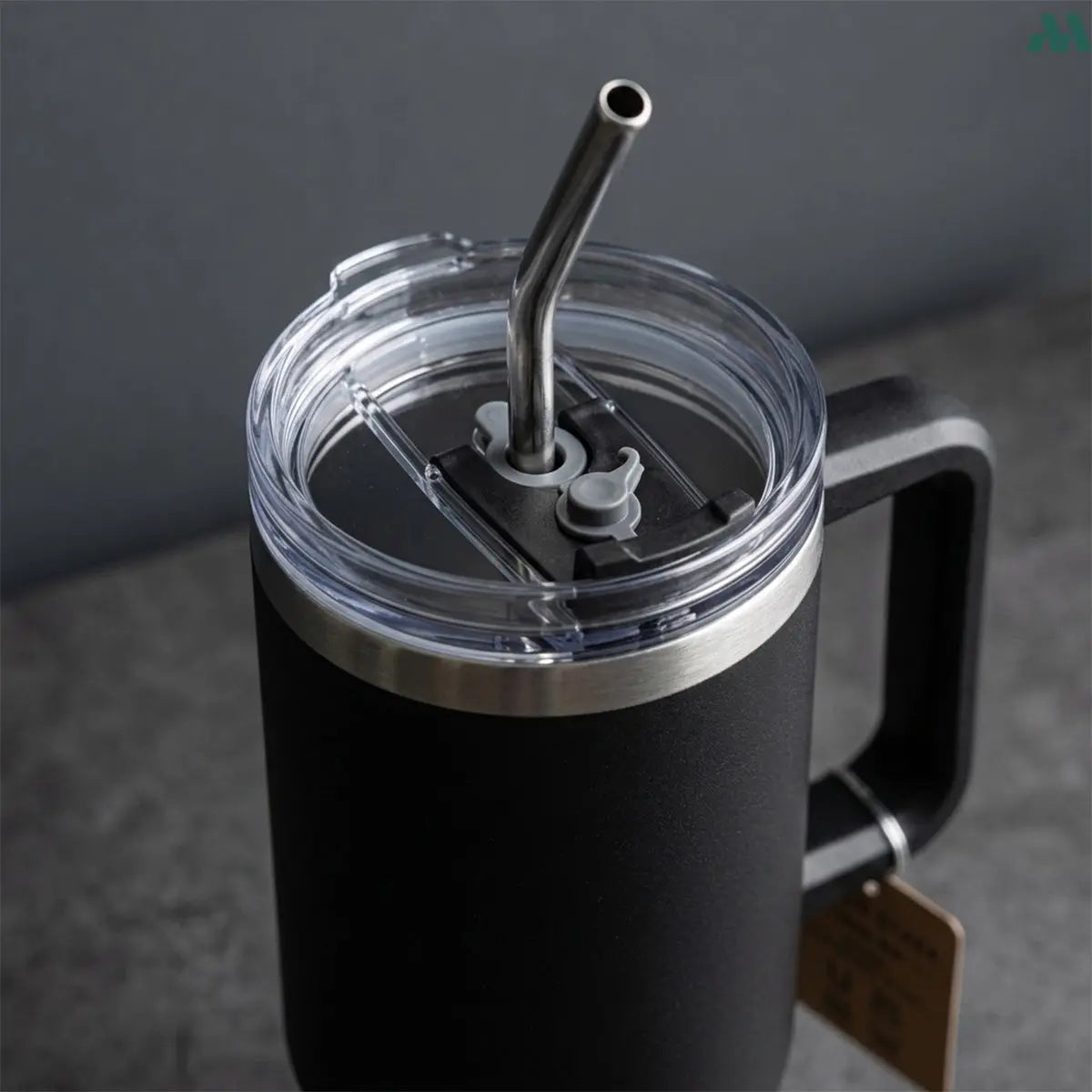 Black straw travel cup with handle