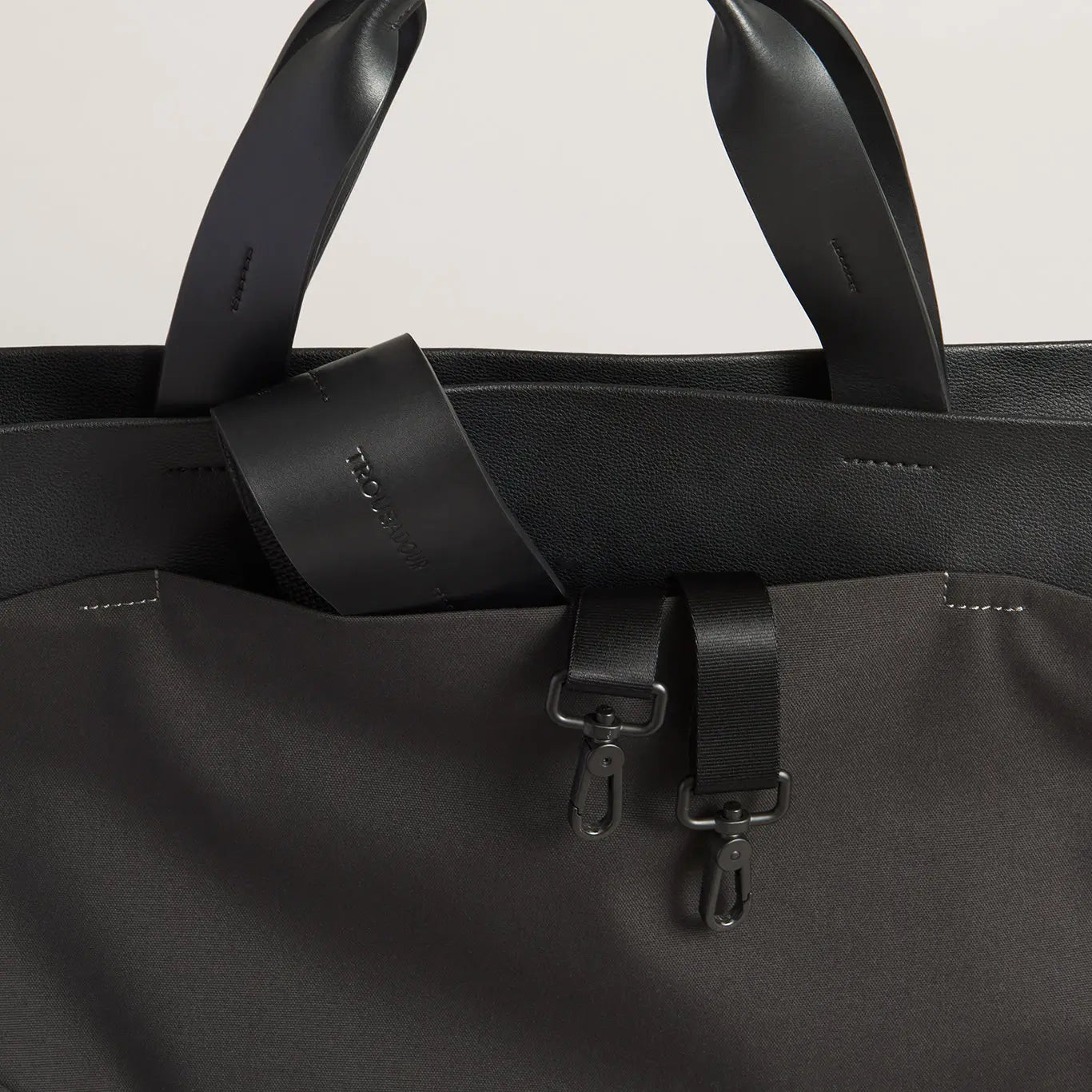 Ultimate Blend of Style and Function: The Apex Everyday Tote Troubadour