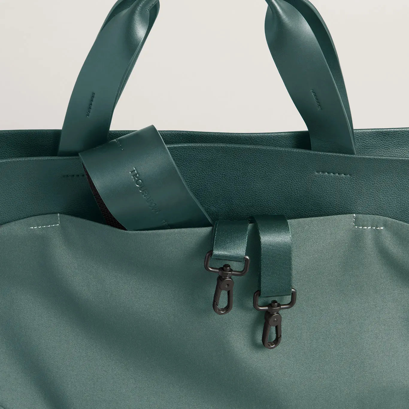 Ultimate Blend of Style and Function: The Apex Everyday Tote Troubadour