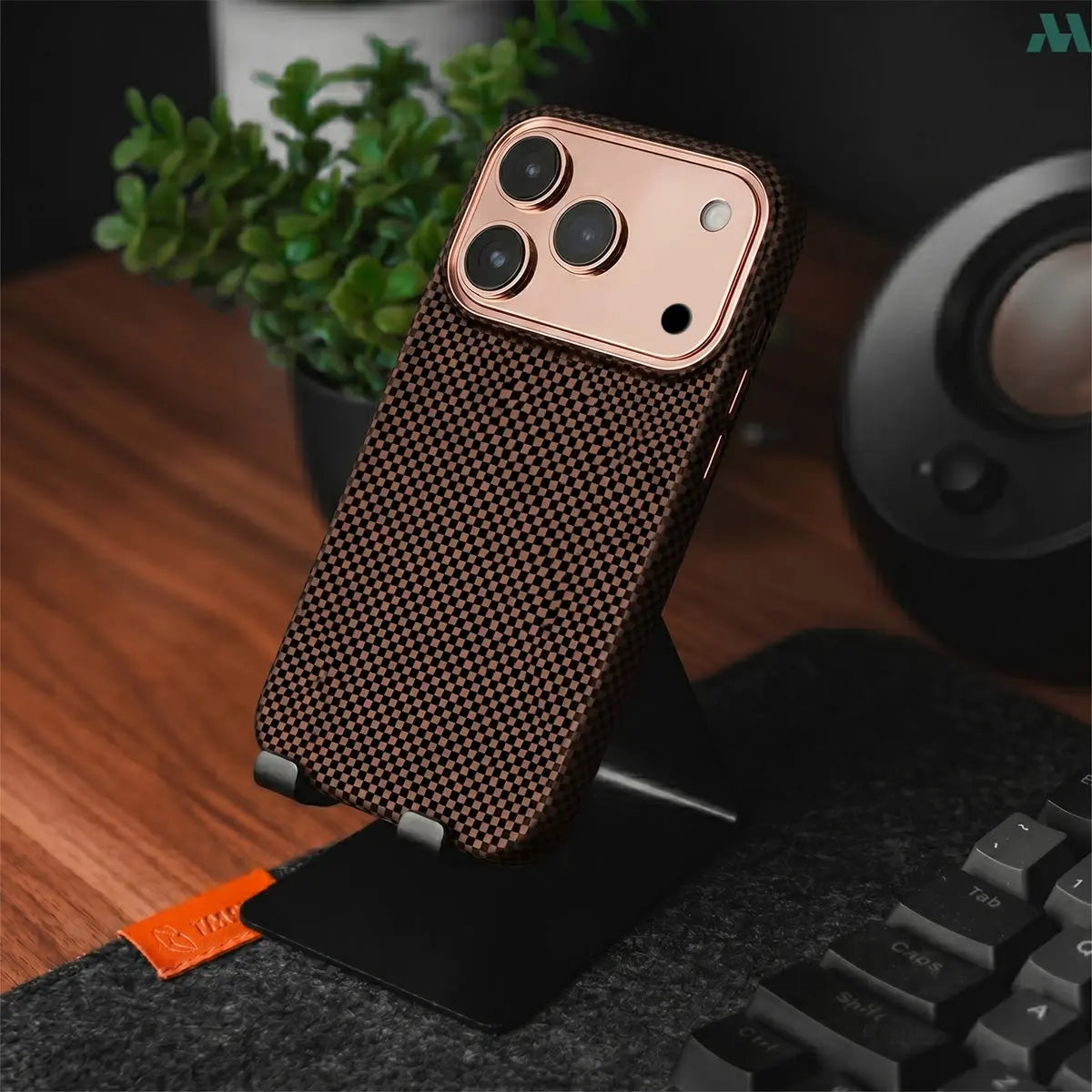 Mobcos Aramid Fiber Magnetic Case for iPhone 17 Pro / Pro Max (Check Gold) MOBCOS