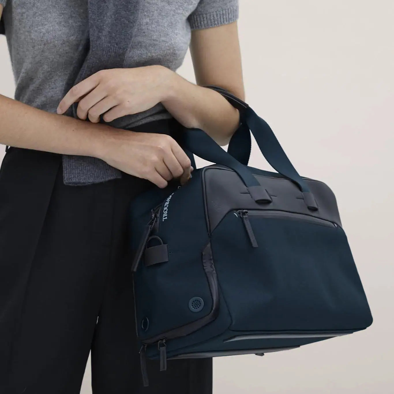 Streamlined Travel Companion: The Embark Compact Duffle Troubadour