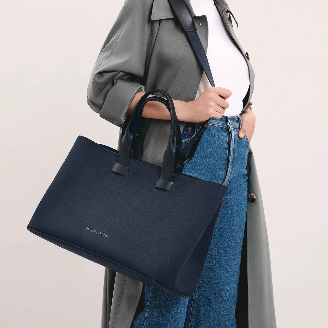 Lightweight Elegance for Everyday Use The Featherweight Tote Troubadour