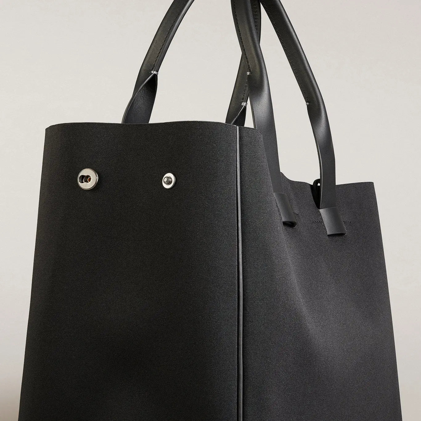 Lightweight Elegance for Everyday Use The Featherweight Tote Troubadour