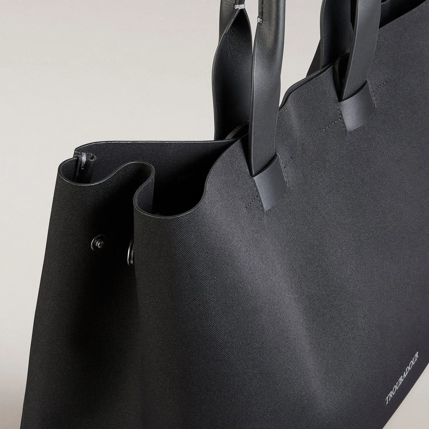 Lightweight Elegance for Everyday Use The Featherweight Tote Troubadour