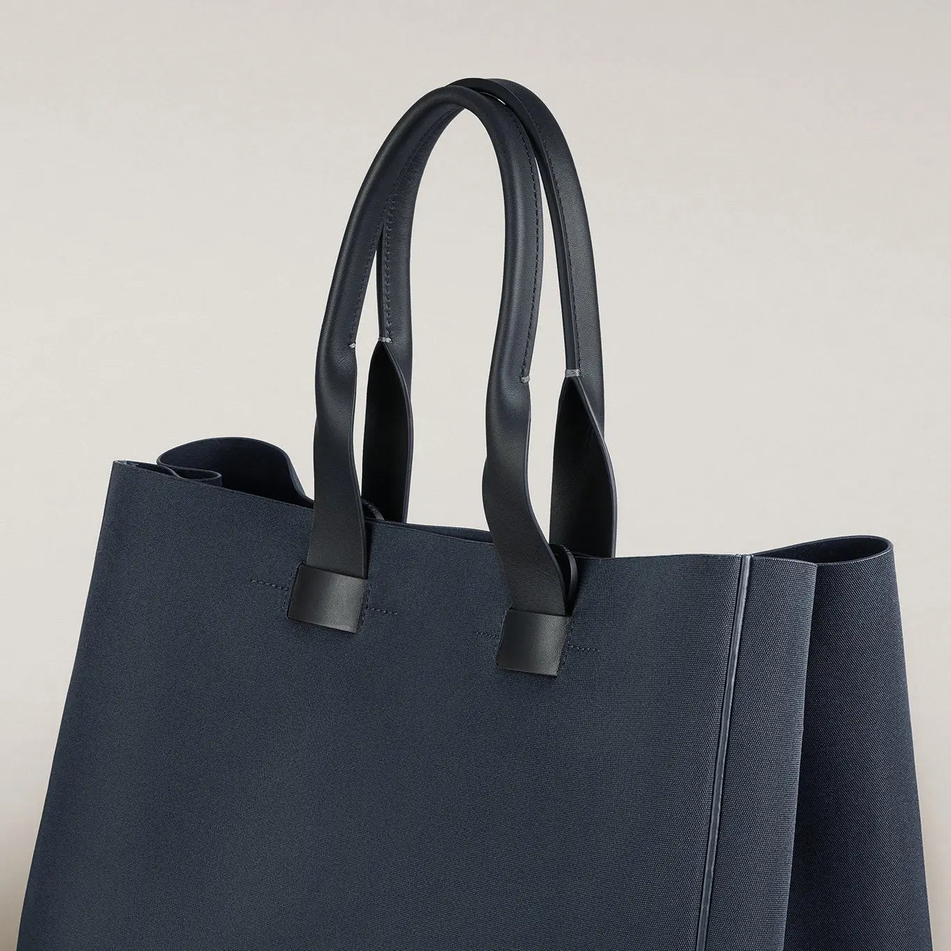 Lightweight Elegance for Everyday Use The Featherweight Tote Troubadour